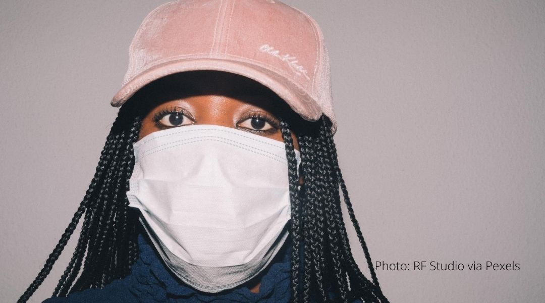 A woman wears a mask during the COVID pandemic