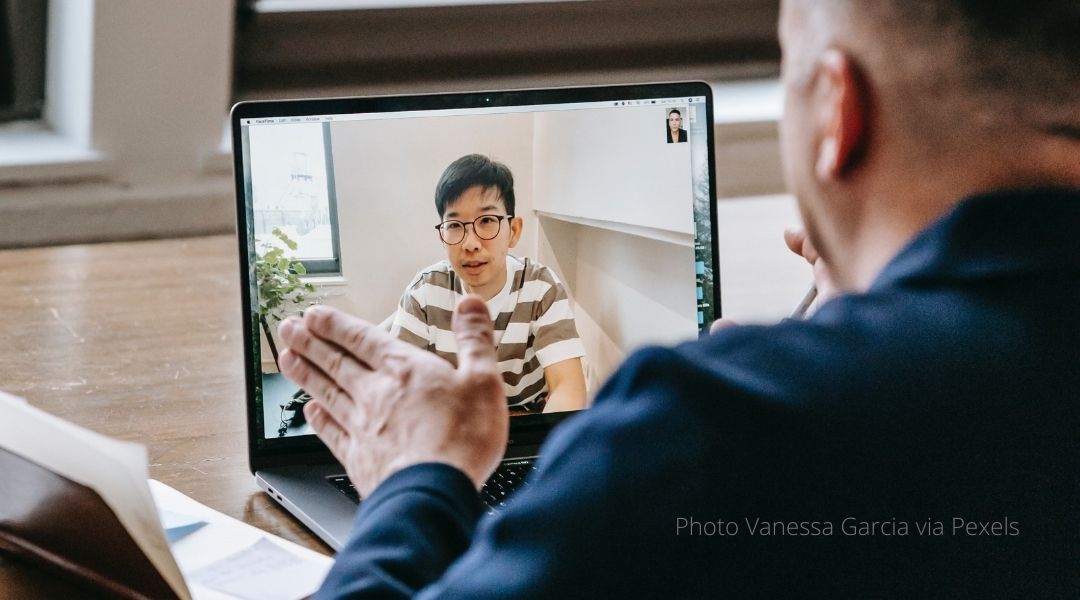 Two colleagues chat via zoom